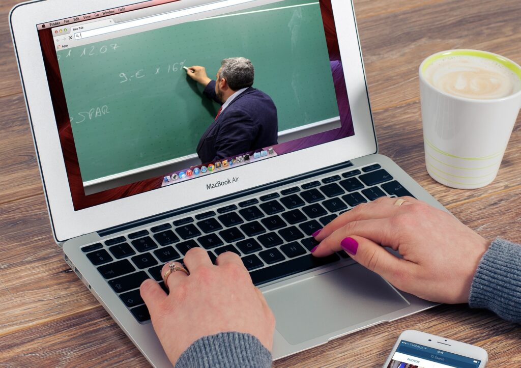 Formateurs distanciels, formations en ligne